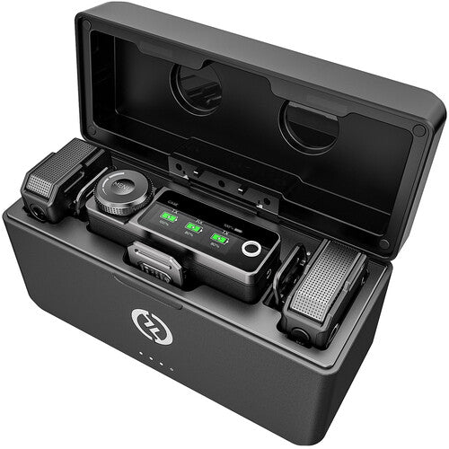 Hollyland LARK MAX Duo 2-Person Wireless Microphone System (2.4 GHz, Black) Hollyland LARK MAX Duo 2-Person Wireless Microphone System (2.4 GHz, Black)